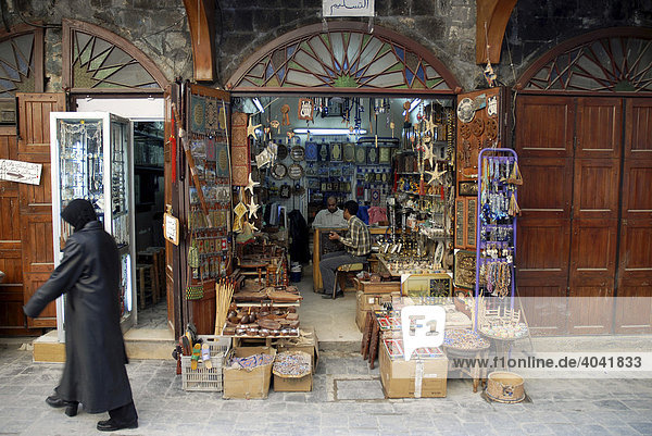 Souvenir shop in the historic city centre of Damascus  Syria  Middle East  Asia