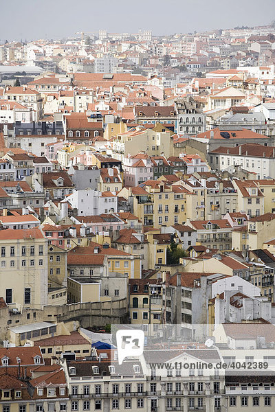 Ausblick vom Castelo do Sao Jorge nach Bairro Alto  Lissabon  Portugal  Europa