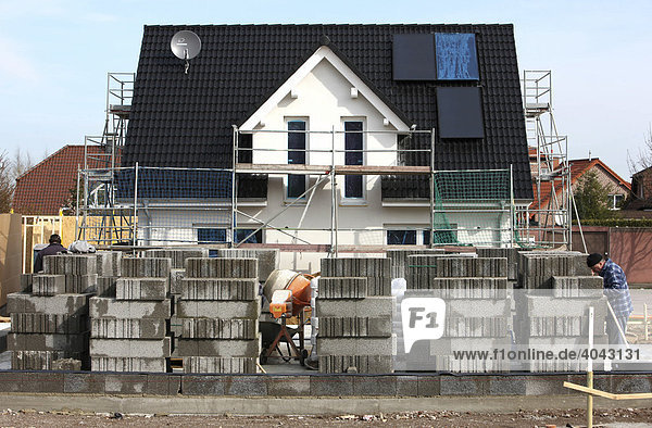 Bau eines Einfamilienhauses aus Stein und Beton  Recklinghausen  Nordrhein-Westfalen  Deutschland  Europa