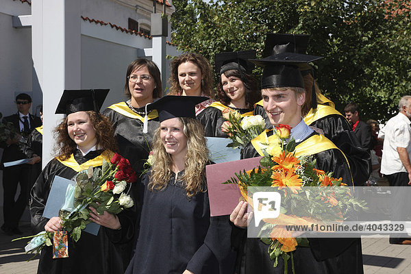 Diplomfeier von Studenten der Universität von Kaunas  Litauen  Baltikum  Nordosteuropa