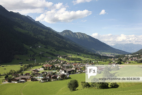 Das Dorf Kampl bei Neustift im Stubaital  Tirol  Österreich  Europa