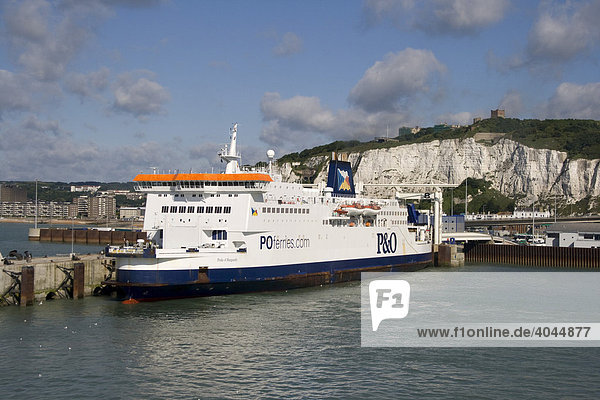 PO-Fähre im Hafen von Dover  Großbritannien  Europa