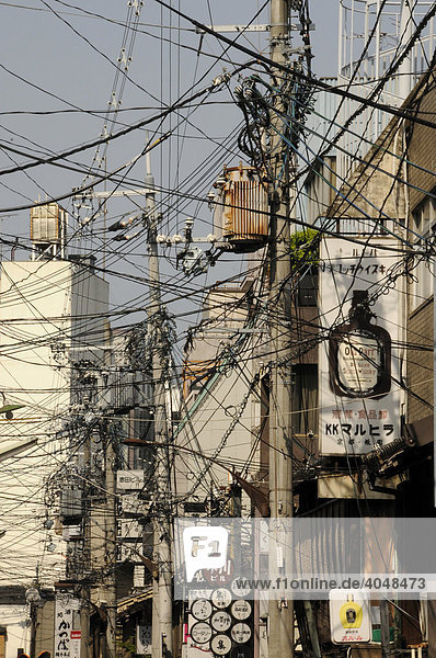 Power cables  electricity masts in the Gion-quarter in Kyoto  Japan  Asia