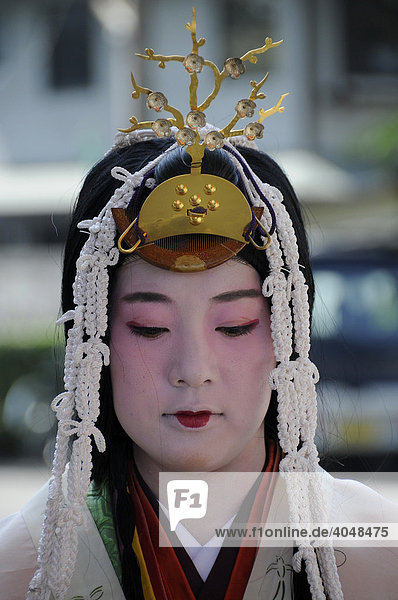 Saio dai  Hauptfigur des Aoi-Festes in der Tracht der Heian Periode  Kyoto  Japan  Asien