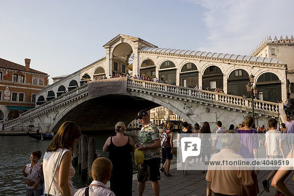 Rialto Brücke Ponte di Rialto  Venedig  Italien  Europa