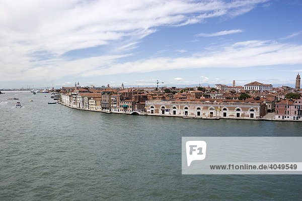 Blick auf den Canale Grande und die Dächer von Venedig  Italien  Europa
