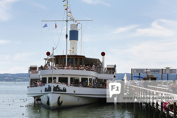 The paddle steamer Herrsching on Lake Ammersee in Herrsching  Fuenfseenland  Upper Bavaria  Germany  Europe