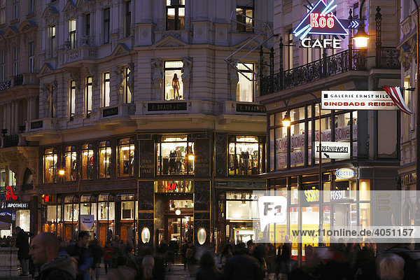 Shopping mile  retail strip  Graben in the evening  city  Vienna  Austria  Europe