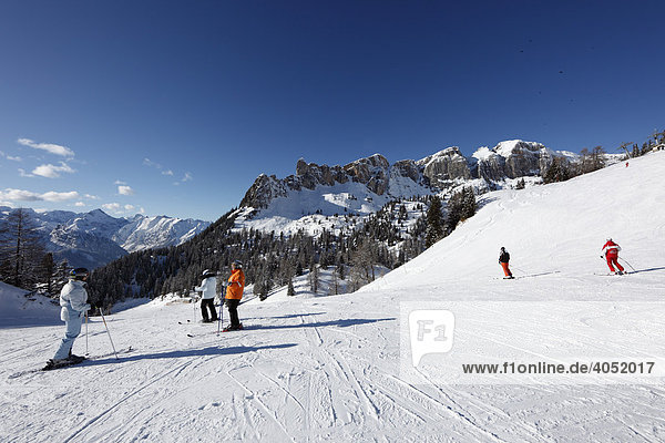 Skiing slope in the Rofan  Dalfazer Waende ridge  Rofan Range  Tyrol  Austria  Europe