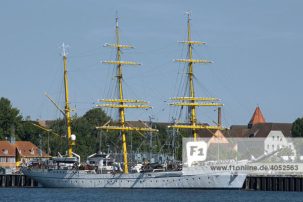 Segelschulschiff der deutschen Marine  Gorch Fock  liegt im Heimathafen an der Tirpitzmole  Kiel  Schleswig-Holstein  Deutschland  Europa