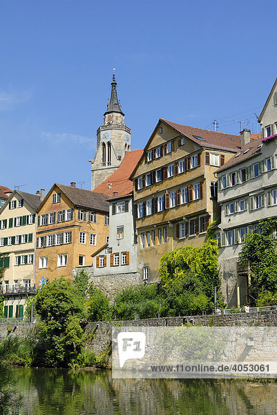 Altstadthäuser und der Hölderlinturm an der Neckarfront  Tübingen  Baden-Württemberg  Deutschland  Europa