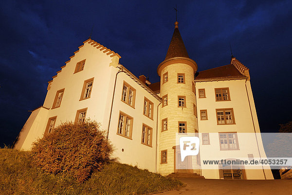Das Krenkinger Schloß bei Nacht  Engen  Landkreis Konstanz  Baden-Württemberg  Deutschland  Europa