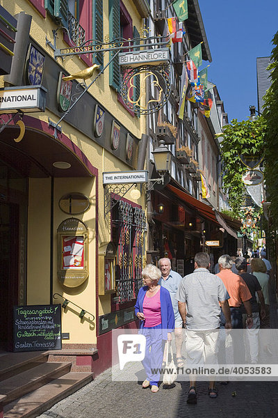 Die Drosselgasse  Touristenattraktion mit Restaurants und Souvenirgeschäften  Rüdesheim  Hessen  Rheingau  Deutschland  Europa