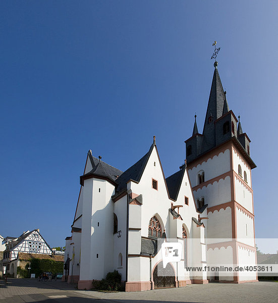 Katholische Sankt Martins-Kirche  Oestrich  Rheingau  Hessen  Deutschland  Europa