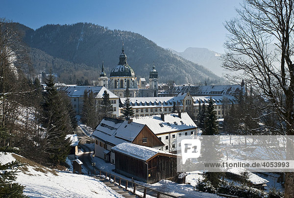 Das barocke Benediktinerkloster Ettal Ettal Graswangtal Bayern Deutschland Europa