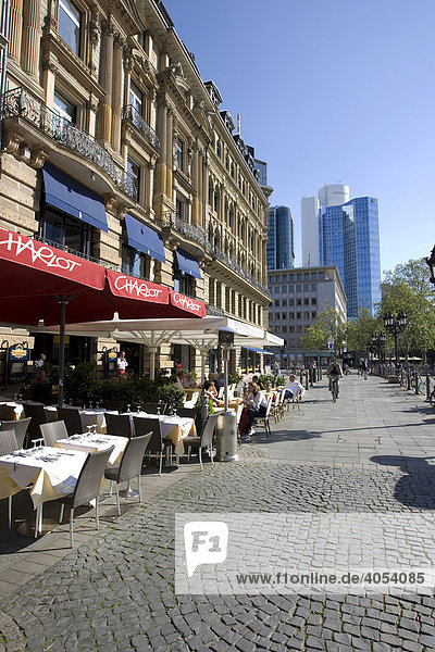Restaurants in the sun on Opernplatz Square  Frankfurt  Hesse  Germany  Europe