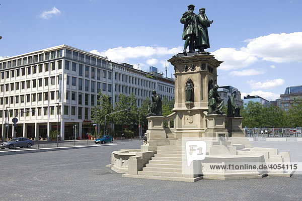 Gutenberg-Denkmal auf dem Rossmarkt  Frankfurt  Hessen  Deutschland  Europa
