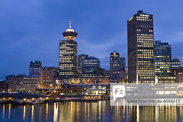 Hochhäuser the Province und Harbour Center Tower  Vancouver  British Columbia  Kanada  Nordamerika