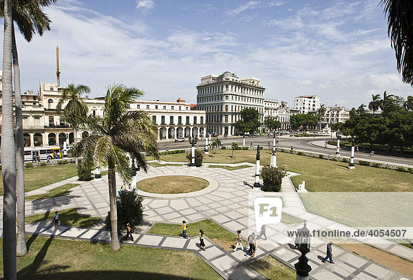 Parque Central on the Boulevard Paseo de Marti  Square at the Capitol  Havana  Cuba  Caribbean