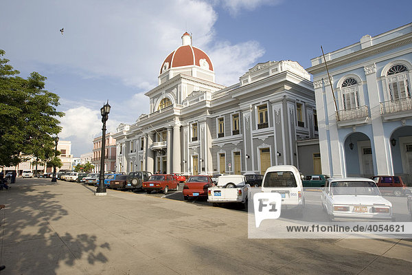 Poder Popular Provincial am Parque Jose Marti in Cienfuegos Kuba Karibik Amerika