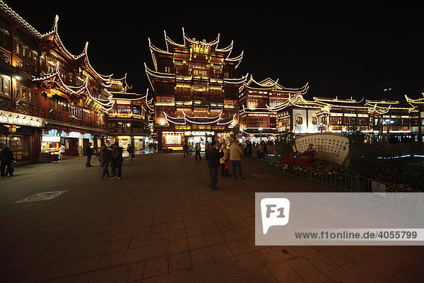 Historic centre of Shanghai  night shot  China  Asia