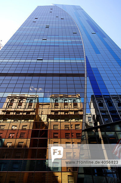 Wolkenkratzer mit Spiegelung  New York City  USA