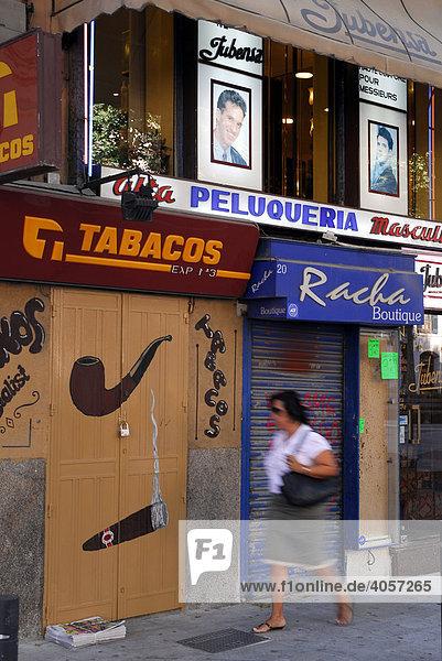 Tabakladen  Boutique und Frisiersalon früh am Morgen an der Passeig des Born  Palma de Mallorca  Balearen  Spanien  Europa