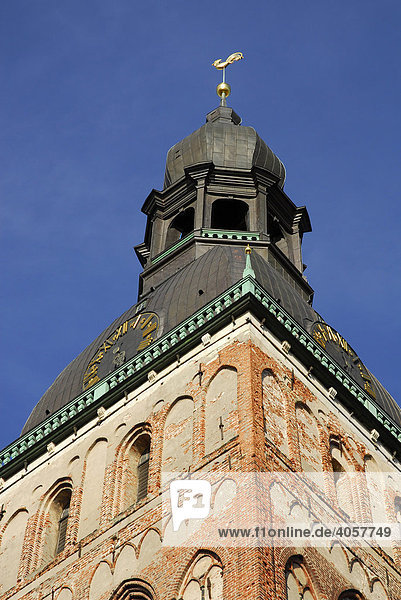 Turmspitze vom Dom  Doma baznica in der Altstadt Vecriga  Riga  Lettland  Latvija  Baltikum  Nordosteuropa