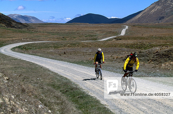 Mountainbikers  Southern Alps  South Island  New Zealand