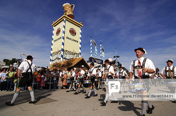Eröffnungsfeier  Einzug der Brauereien  Wies'n  Oktoberfest  München  Bayern  Deutschland  Europa