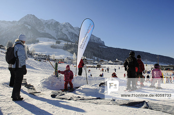 Skiing school for children Walchsee Lake  ski region Zahmer Kaiser  Tyrol  Austria  Europe
