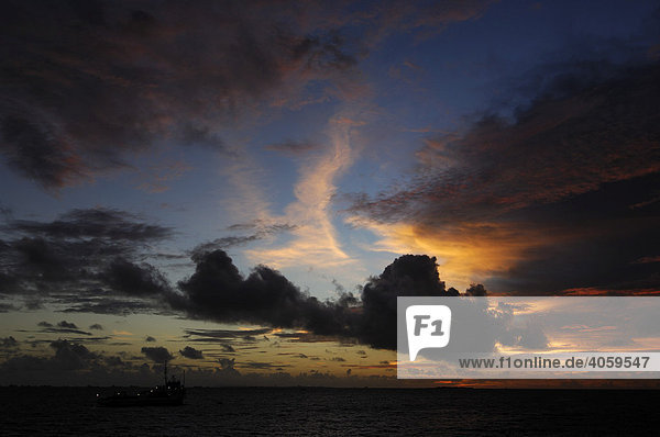 Wolkenstimmung auf dem Atoll  Laguna Resort  Malediven  Indischer Ozean