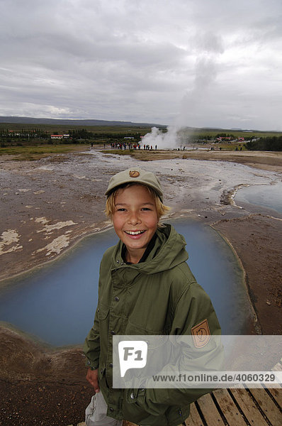 Junge heiße Quelle Geysir Island Europa