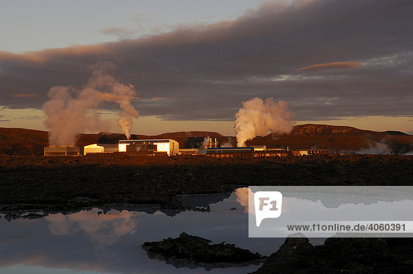 Geothermalbad  Kraftwerk  Blaue Lagune  Island  Europa