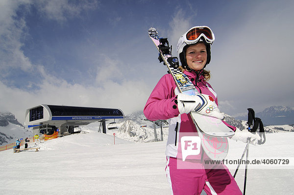 A female skier at the Madritsche Mountain Station  Hermagor  Nassfeld  Kaernten  Austria  Europe
