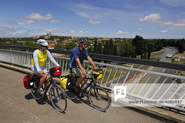Radfahrer  Beziers  Canal du Midi  Midi  Frankreich  Europa