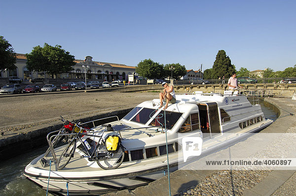 Yacht in Carcassone  Canal du Midi  Midi  Frankreich  Europa
