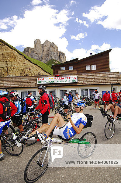 Liegeradfahrer  Sella Ronda Bikeday  Gröden  Südtirol  Dolomiten  Italien  Europa