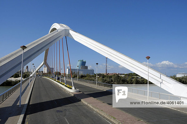 Brücke  Puente de la Barqueta  Sevilla  Andalusien  Spanien  Europa