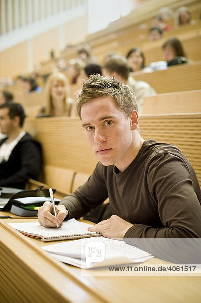 Student im Hörsaal an der Europauniversität Viadrina Frankfurt/Oder Brandenburg Deutschland Europa