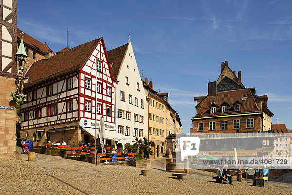 Am Tiergärtnertor  Brunnen  Gaststätten  Altstadt  Nürnberg  Mittelfranken  Franken  Bayern  Deutschland  Europa