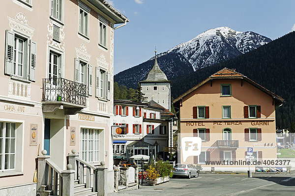 Architektur in Zernez  Engadin  Kanton Graubünden  Schweiz  Europa
