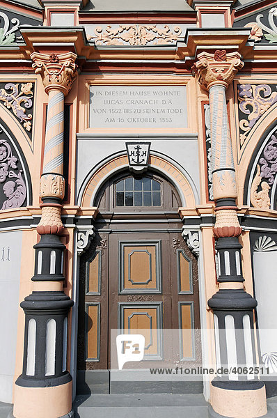 Eingang  historisches Cranach-Haus am Markt von Weimar  Thüringen  Deutschland  Europa