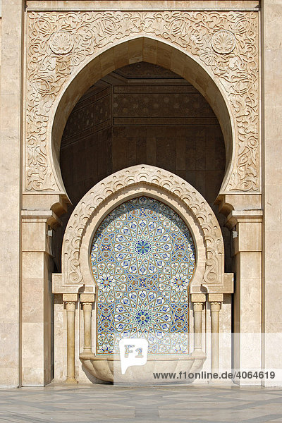 Verzierter Brunnen an der Hassan II. Moschee in Casablanca  Marokko  Afrika