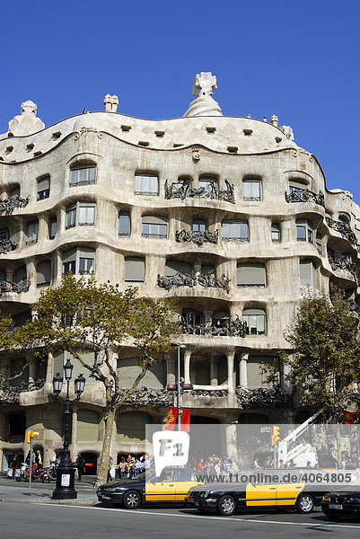 Casa Milá  La Pedrera  Wohnhaus vom katalanischen Architekten Antoni Gaudi auf dem Passeig de Gracia  Eixample-Distrikt  Barcelona  Katalonien  Spanien  Europa