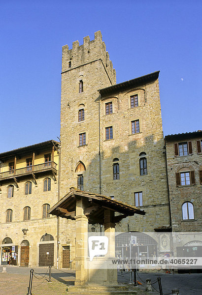 Zisterne vor Palazzo Lappoli  Cisterna  Piazza Grande  Arezzo  Toskana  Italien  Europa