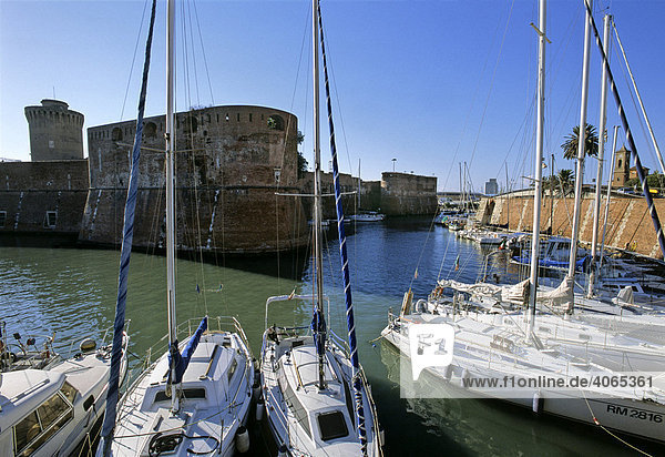 Alter Darsena-Hafen  Fortezza Vecchia  Livorno  Toskana  Italien  Europa