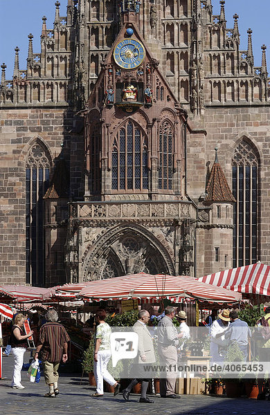 Frauenkirche Dom  Hauptmarkt  Nürnberg  Mittelfranken  Franken  Bayern  Deutschland  Europa