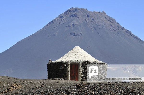 Traditional hut in front of the Pico de Fogo Volcano  Cha das Caldeiras  Fogo Island  Cape Verde Islands  Africa