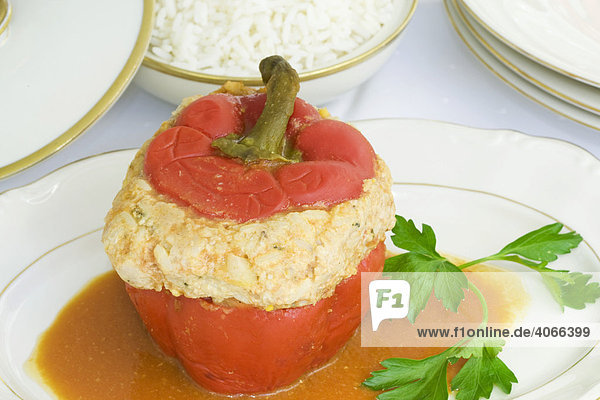 Gefüllte Paprikaschote  Tomatensoße  Reis - Rezeptdatei vorhanden